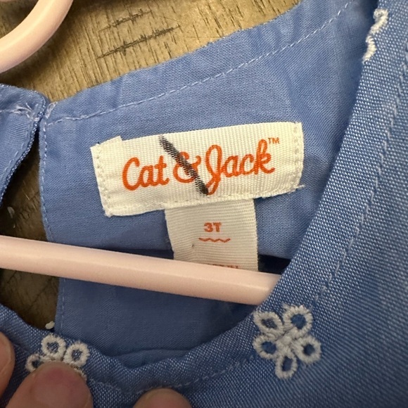 Cat & Jack Girls' Chambray Lace Dress Blue W/ White Floral Embroidery 3t nwot - Picture 4 of 4